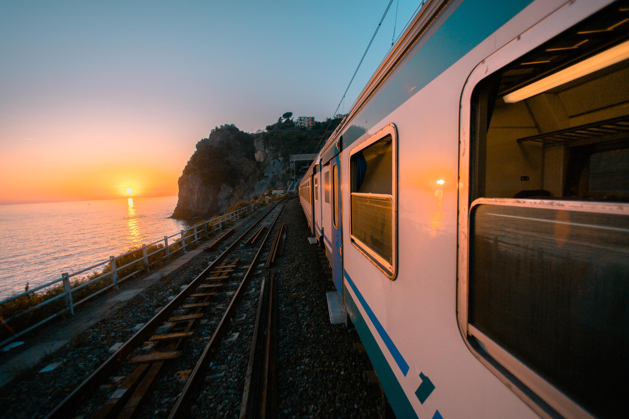 the-cinque-terre-express-train-line-oasi-boutique-hotel