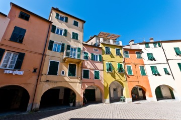 Varese Ligure from Levanto: a Day Trip to the Borgo Rotondo